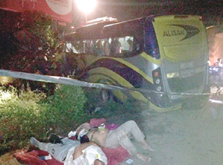 14 dead, 16 hurt in bus horror